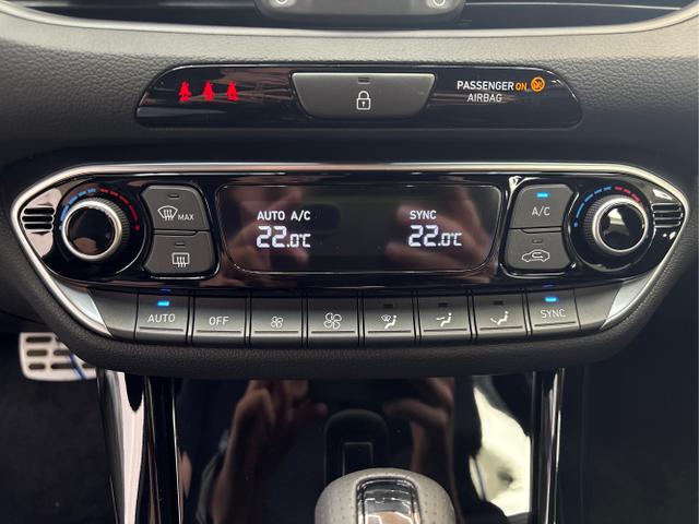 Hyundai / i30 / Blau / / / DCT ACC NAVI RFK WP 
