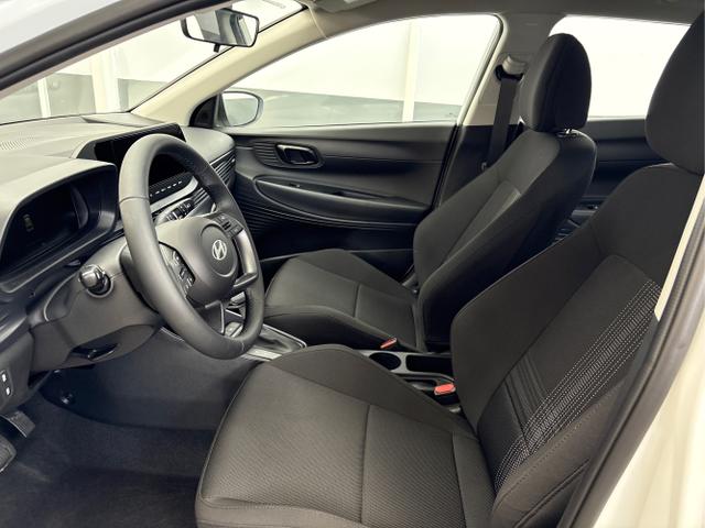 Hyundai / BAYON / Weiß / / / DCT NAVI RFK PDC 