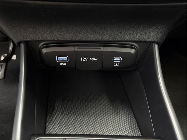 Hyundai / BAYON / Weiß / / / DCT NAVI RFK PDC 