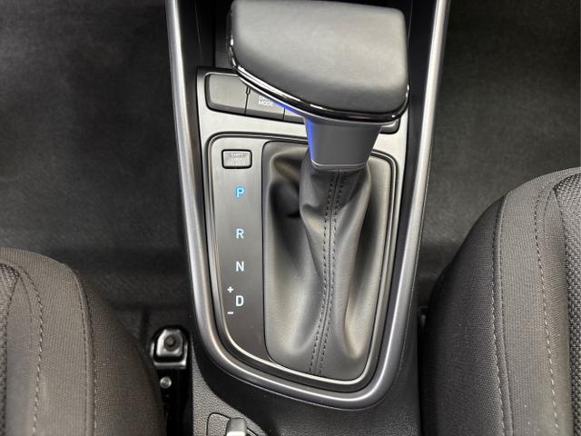 Hyundai / BAYON / Weiß / / / DCT NAVI RFK PDC 
