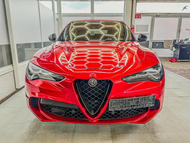 Alfa Romeo Stelvio QUADRIFOGLIO VERDE AKRAPOVIC Technologie-Paket 