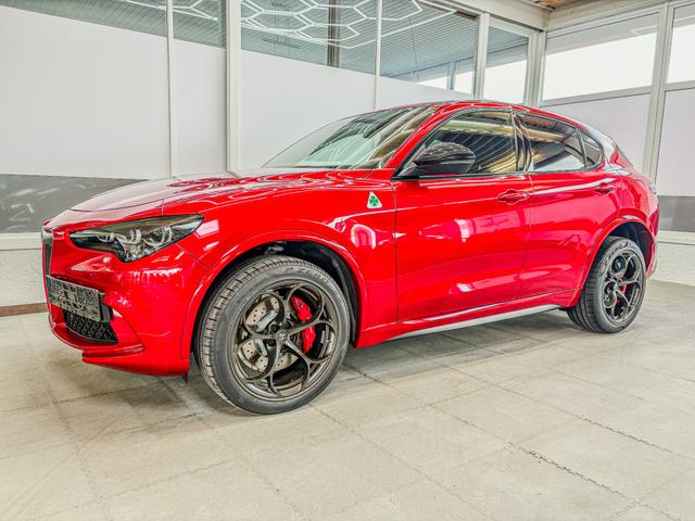 Alfa Romeo Stelvio - QUADRIFOGLIO VERDE AKRAPOVIC Technologie-Paket