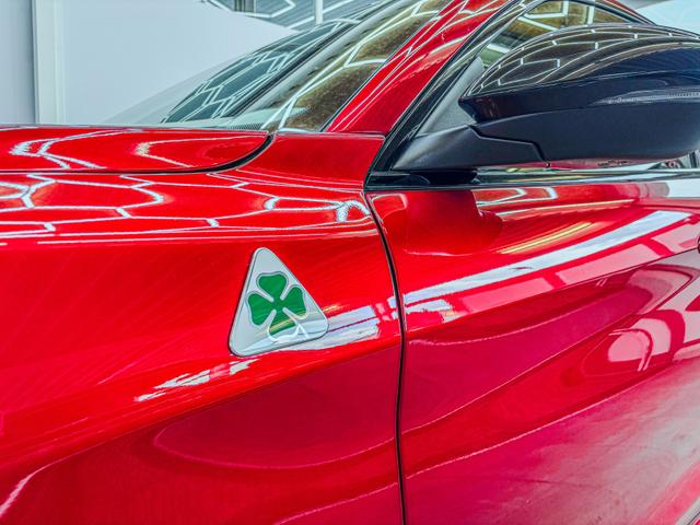 Alfa Romeo Stelvio QUADRIFOGLIO VERDE AKRAPOVIC Technologie-Paket 