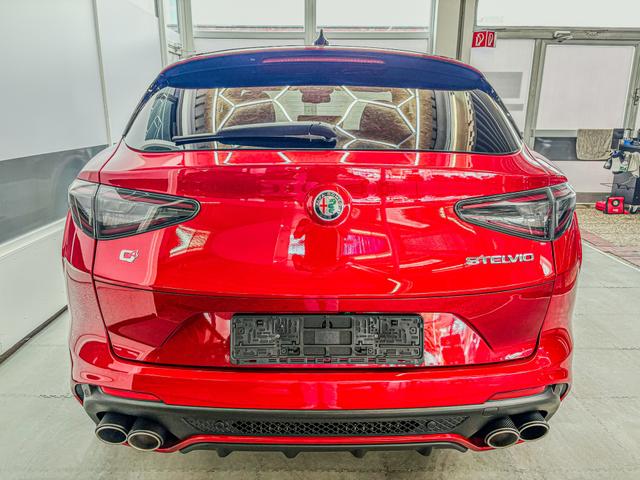 Alfa Romeo Stelvio QUADRIFOGLIO VERDE AKRAPOVIC Technologie-Paket 