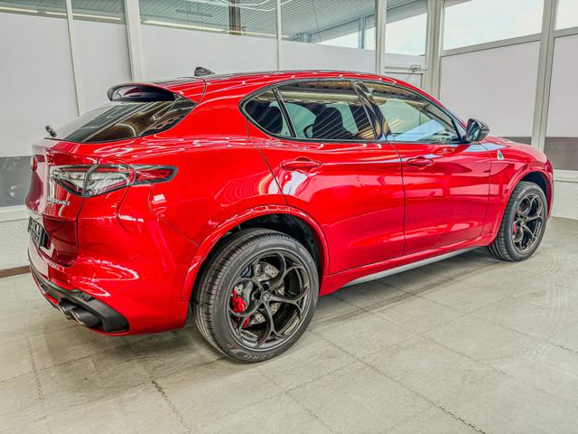 Alfa Romeo Stelvio QUADRIFOGLIO VERDE AKRAPOVIC Technologie-Paket 