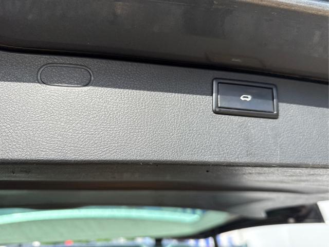 Volkswagen / T6 Caravelle / Grau / / / 