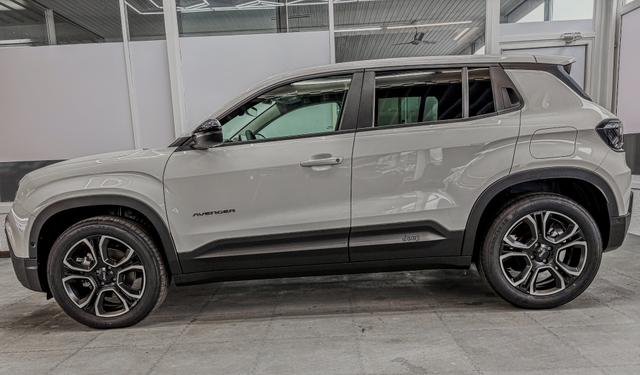 Jeep Avenger - Summit e-DCT6 ACC RFK SHZ PDC KEYLESS El.Heckklappe