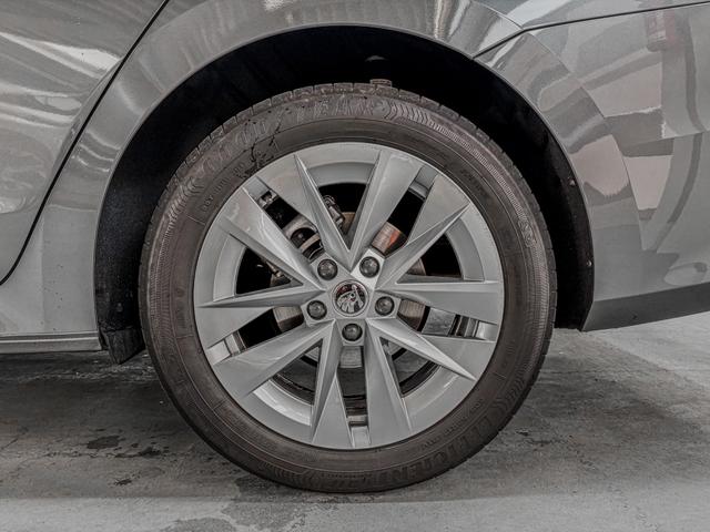 Skoda Octavia Combi SELECTION 1.5 MHEV AHK DSG NAVI ACC SHZ RFK 