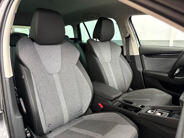 Skoda Octavia Combi SELECTION 1.5 MHEV AHK DSG NAVI ACC SHZ RFK 