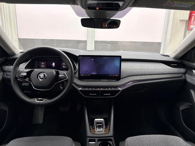 Skoda Octavia Combi SELECTION 1.5 MHEV AHK DSG NAVI ACC SHZ RFK 