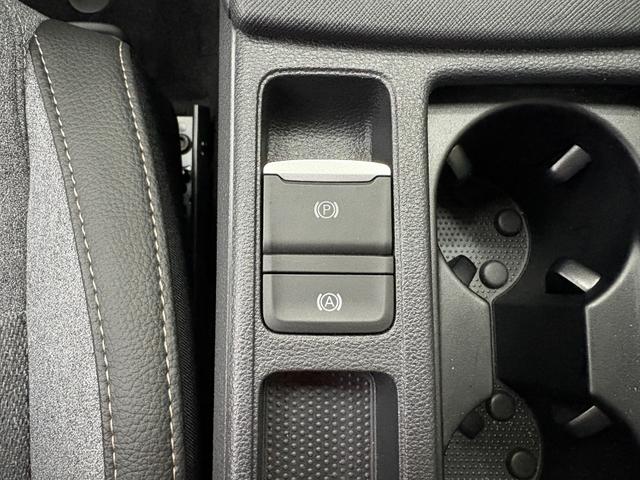 Skoda Octavia Combi SELECTION 1.5 MHEV AHK DSG NAVI ACC SHZ RFK 