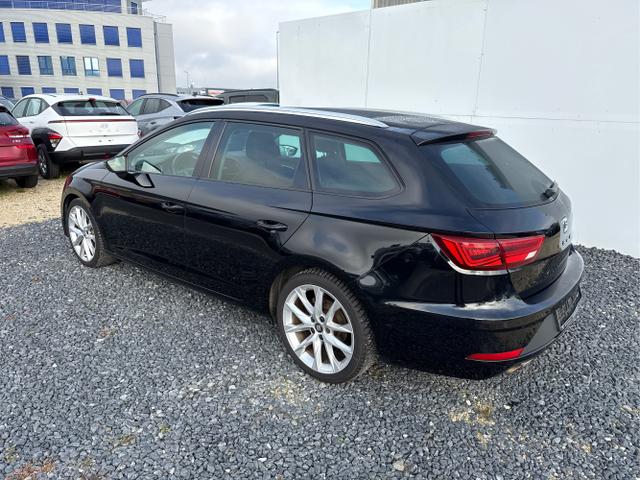 Seat / Leon / Schwarz / / / NAVI PANO SHZ