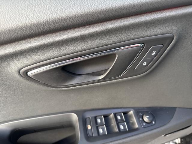 Seat / Leon / Schwarz / / / NAVI PANO SHZ