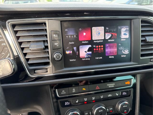 Seat / Leon / Schwarz / / / NAVI PANO SHZ
