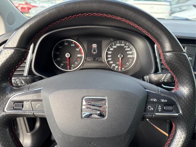 Seat / Leon / Schwarz / / / NAVI PANO SHZ