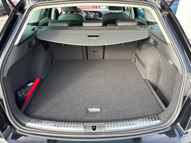 Seat / Leon / Schwarz / / / NAVI PANO SHZ
