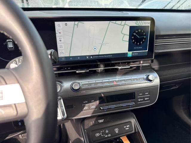Hyundai / KONA / Weiß / / / DCT 198PS NAVI SHZ ACC PDC v+h 