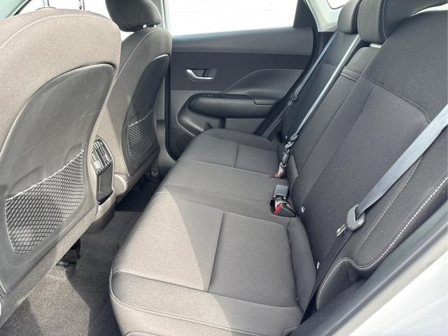 Hyundai / KONA / Weiß / / / DCT 198PS NAVI SHZ ACC PDC v+h 