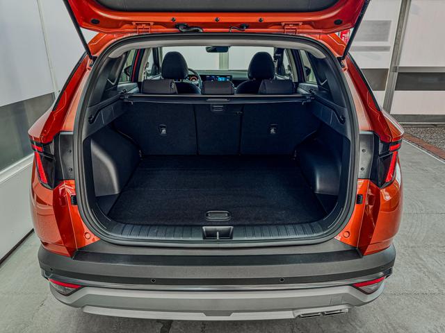 Hyundai TUCSON STYLE DCT ACC SHZ NAVI PDC RFK 