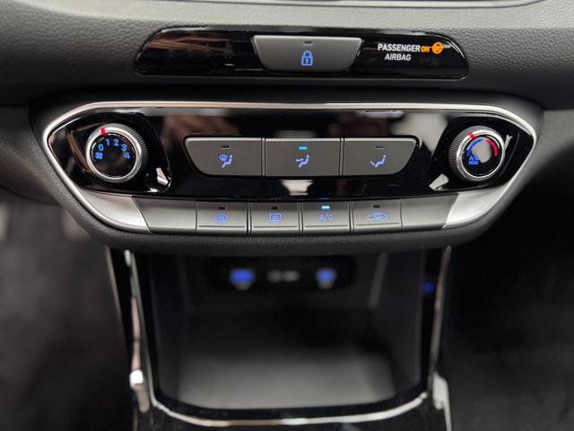 Hyundai i30 STYLE NAVI LED RFK PDC 