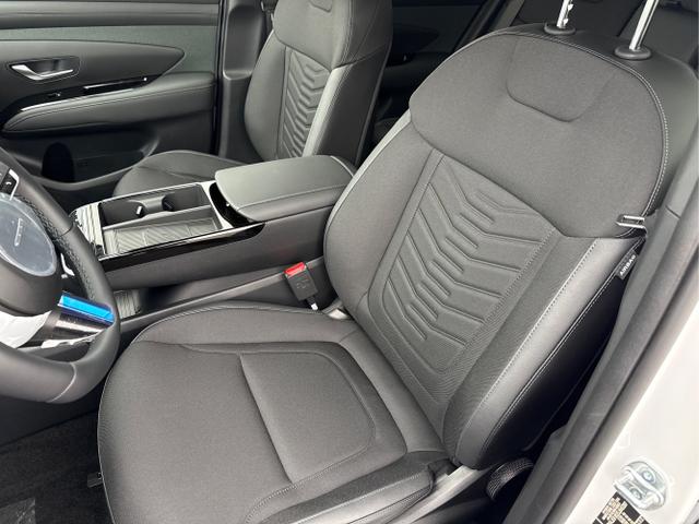Hyundai / TUCSON / Weiß / / / MHEV DCT ACC SHZ 360 MATRIX KRELL 