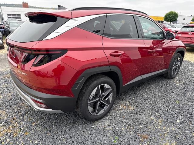 Hyundai / TUCSON / Rot / / / DCT ACC SHZ NAVI PDC RFK