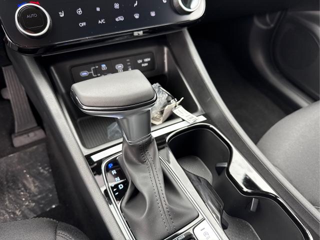 Hyundai / TUCSON / Rot / / / DCT ACC SHZ NAVI PDC RFK