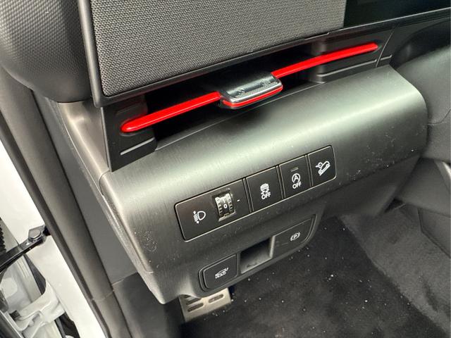 Hyundai / KONA / Weiß / / / 1.6 T-GDi DCT N-LINE SHZ NAVI ACC RFK