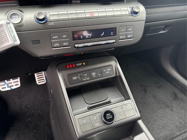Hyundai / KONA / Weiß / / / 1.6 T-GDi DCT N-LINE SHZ NAVI ACC RFK