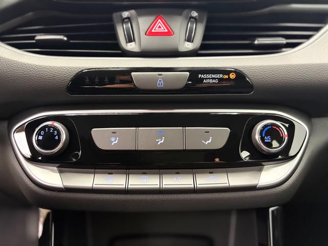 Hyundai i30 STYLE NAVI LED RFK PDC 