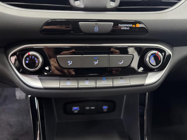 Hyundai i30 STYLE NAVI LED RFK PDC 
