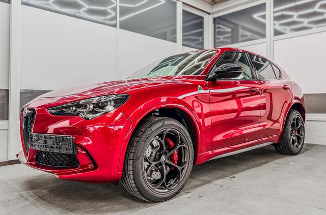Alfa Romeo Stelvio - QUADRIFOGLIO VERDE AKRAPOVIC Technologie-Paket