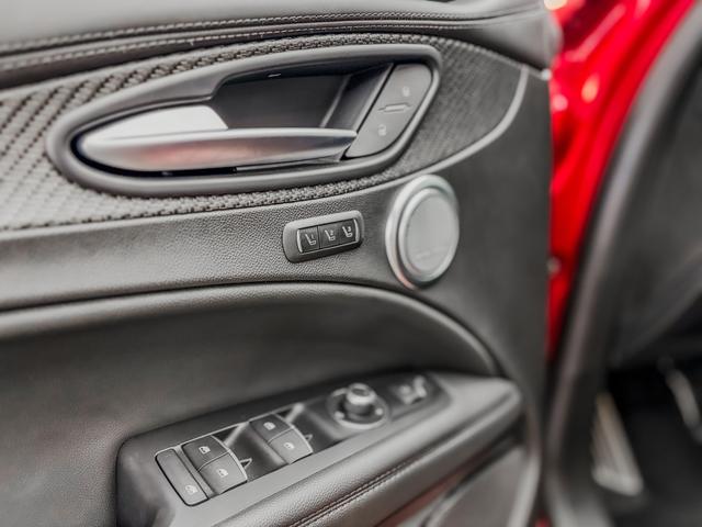 Alfa Romeo Stelvio QUADRIFOGLIO VERDE AKRAPOVIC Technologie-Paket 