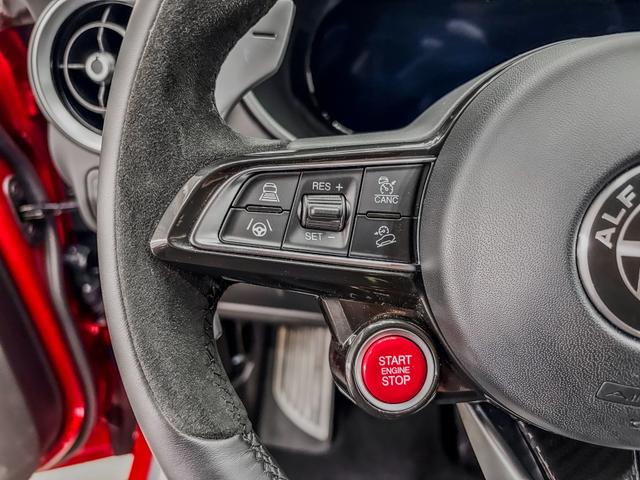 Alfa Romeo Stelvio QUADRIFOGLIO VERDE AKRAPOVIC Technologie-Paket 