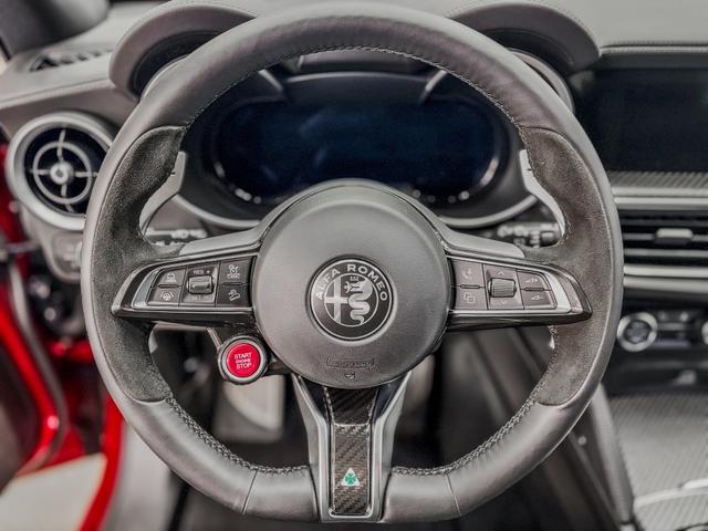 Alfa Romeo Stelvio QUADRIFOGLIO VERDE AKRAPOVIC Technologie-Paket 