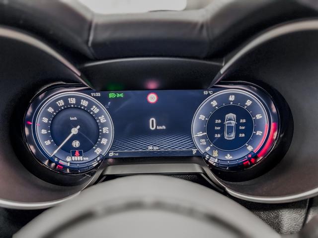 Alfa Romeo Stelvio QUADRIFOGLIO VERDE AKRAPOVIC Technologie-Paket 