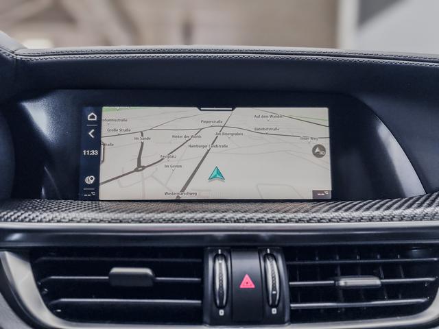 Alfa Romeo Stelvio QUADRIFOGLIO VERDE AKRAPOVIC Technologie-Paket 