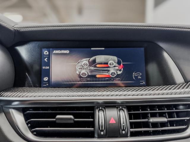 Alfa Romeo Stelvio QUADRIFOGLIO VERDE AKRAPOVIC Technologie-Paket 