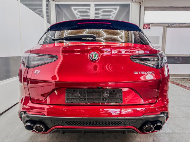 Alfa Romeo Stelvio QUADRIFOGLIO VERDE AKRAPOVIC Technologie-Paket 