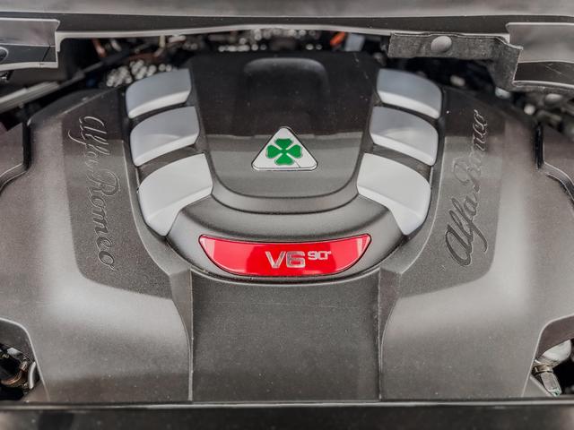 Alfa Romeo Stelvio QUADRIFOGLIO VERDE AKRAPOVIC Technologie-Paket 