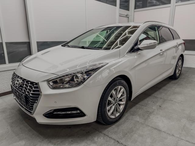 Hyundai i40 Kombi - SPACE BLUE 1.6 GDi NAVI SHZ PDC v+h