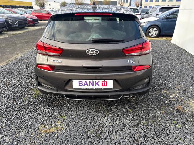 Hyundai / i30 / Grau /  /  / DCT ACC NAVI SHZ RFK 