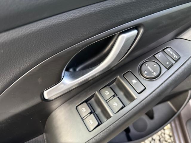 Hyundai / i30 / Grau /  /  / DCT ACC NAVI SHZ RFK 