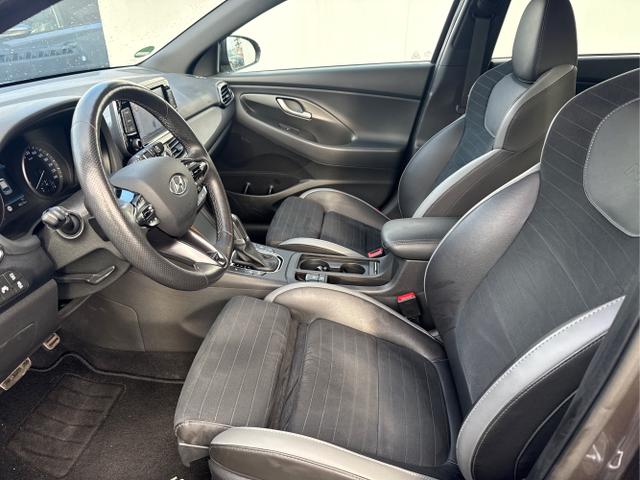 Hyundai / i30 / Grau /  /  / DCT ACC NAVI SHZ RFK 