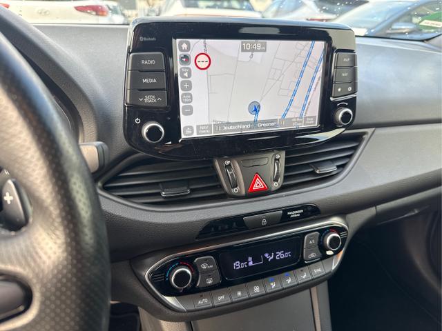 Hyundai / i30 / Grau /  /  / DCT ACC NAVI SHZ RFK 