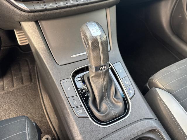 Hyundai / i30 / Grau /  /  / DCT ACC NAVI SHZ RFK 