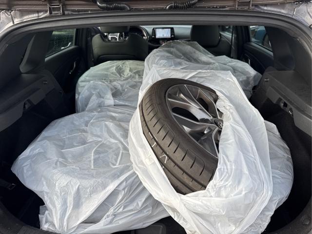 Hyundai / i30 / Grau /  /  / DCT ACC NAVI SHZ RFK 