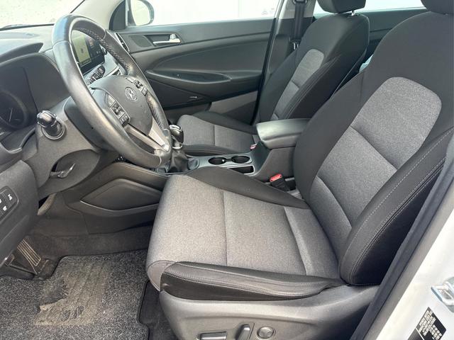 Hyundai TUCSON PREMIUM 4WD NAVI SHZ v+h 360 KRELL RFK PDC LED 