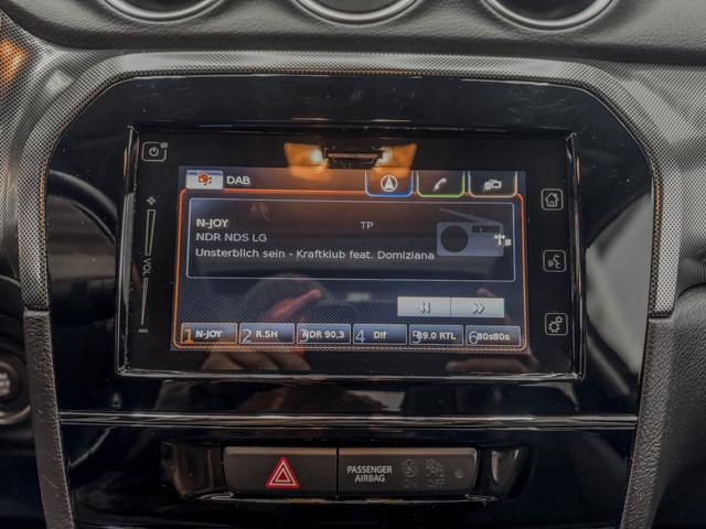 Suzuki Vitara COMFORT+ 1.5 HYBRID AUT PANO NAVI ACC SHZ 