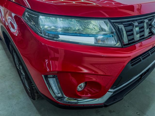 Suzuki Vitara COMFORT+ 1.5 HYBRID AUT PANO NAVI ACC SHZ 